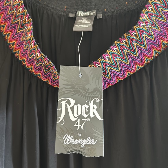 BEAUTIFUL Off the Shoulder Top - Picture 7 of 9